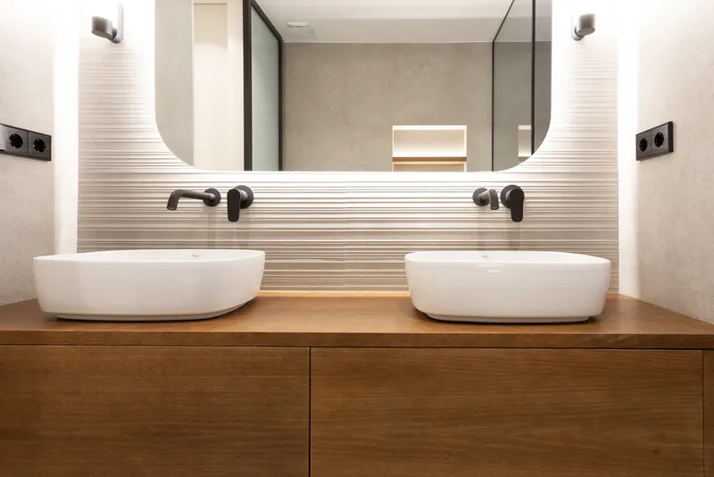Mueble de baño de madera con doble lavabo