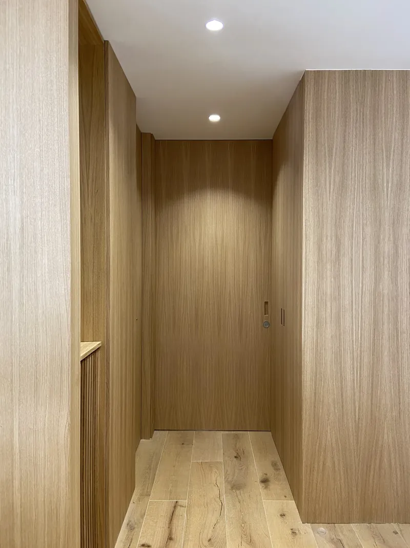 Vestidor forrado de roble