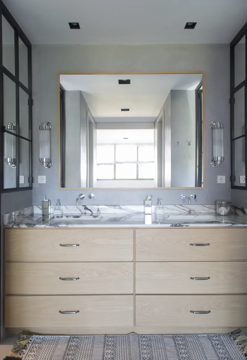 Mueble de baño de madera con doble lavabo